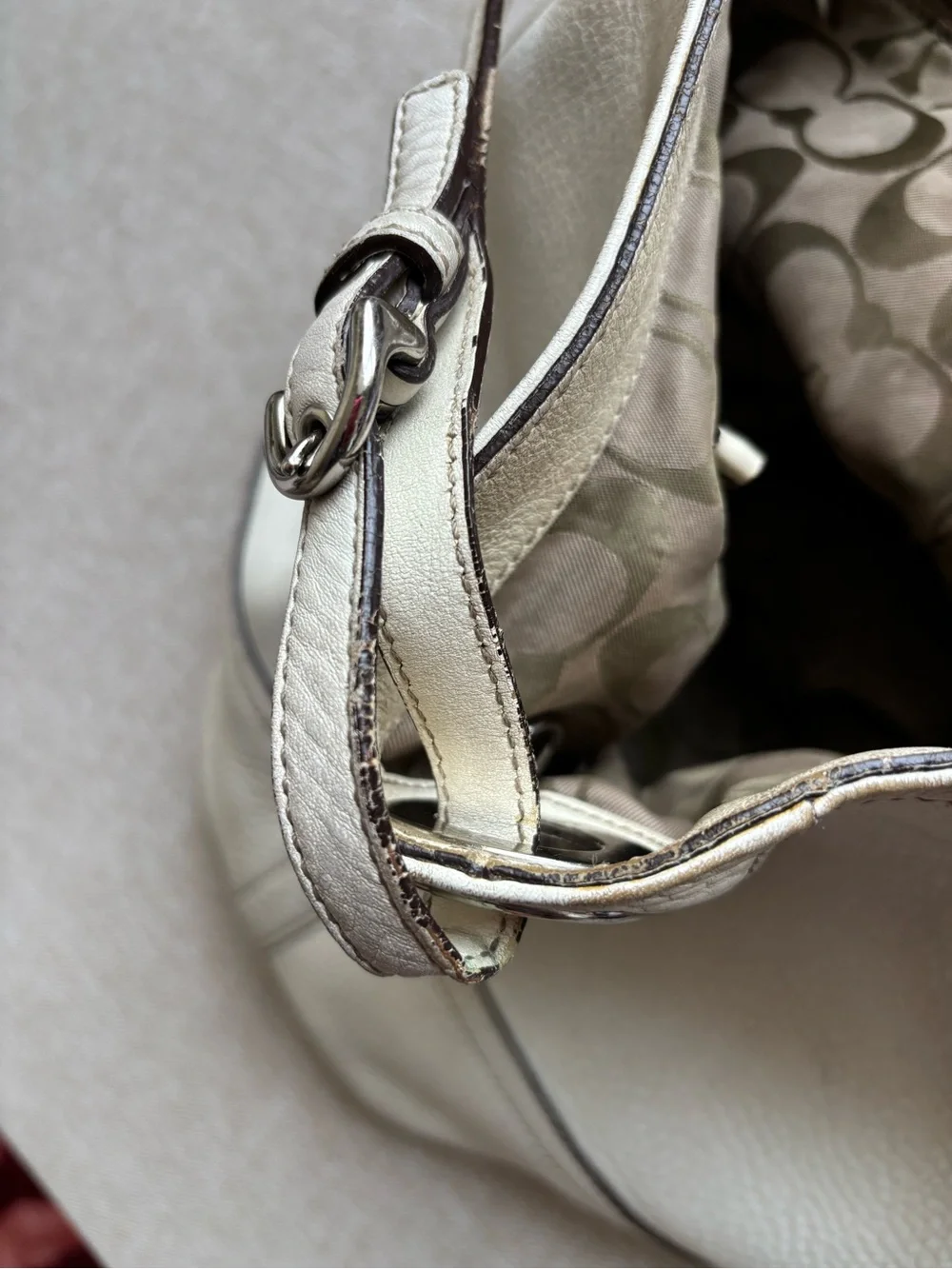2005 Coach Cream Leather Shoulder Bag/hobo style